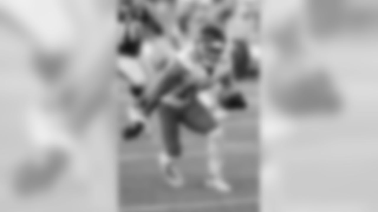 WR Tyreek Hill became the first NFL player in history to record five consecutive regular season games with at least one 60 or more yard touchdowns. He finished Week One with 133 yards off 7 catches and one touchdown.