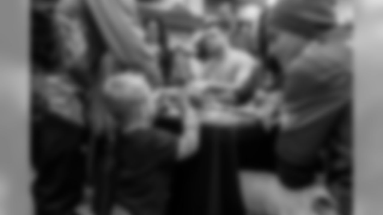 WR Mack Hollins has a conversation with one of the children during an autograph session.