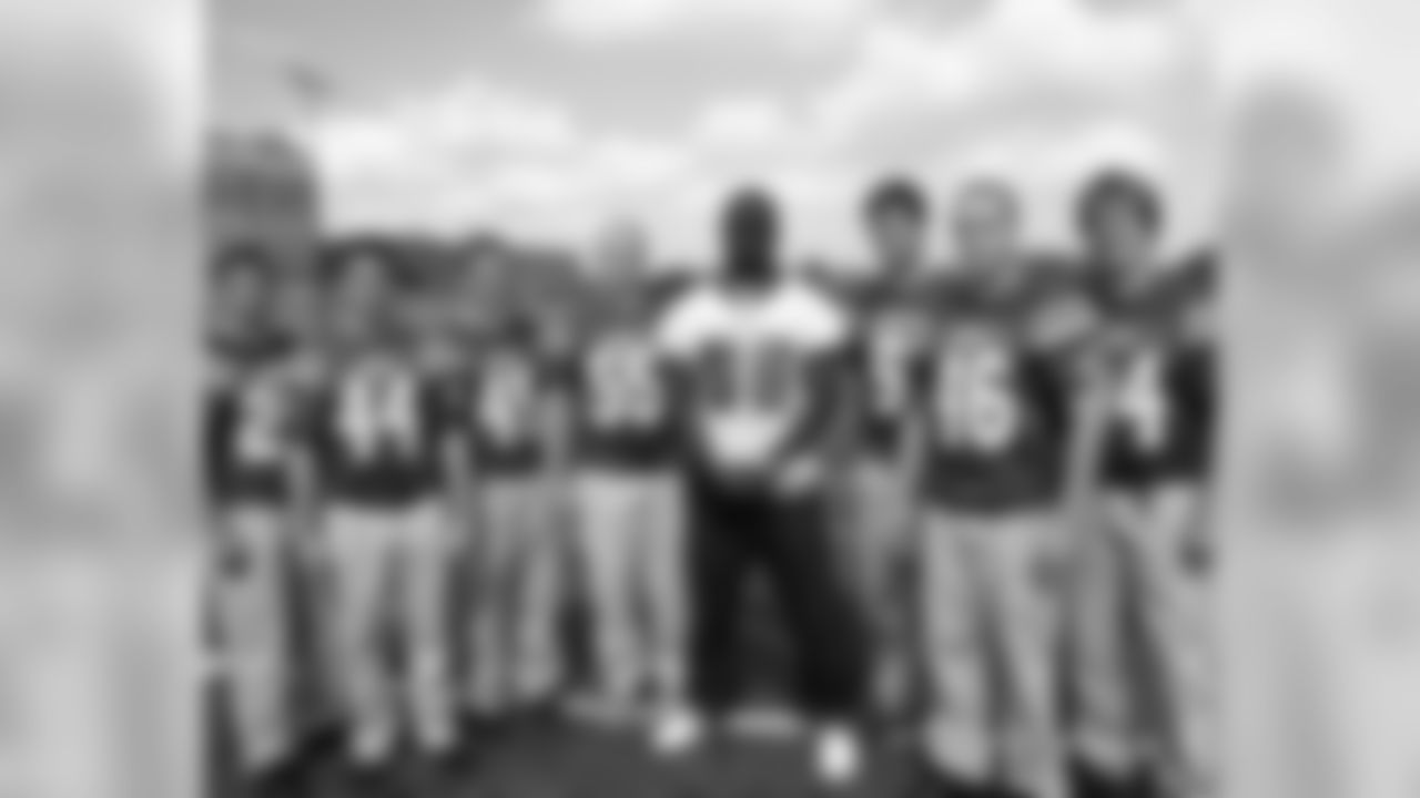 LB Omar Gaither poses with linebackers from the Monsignor Bonner High School football team