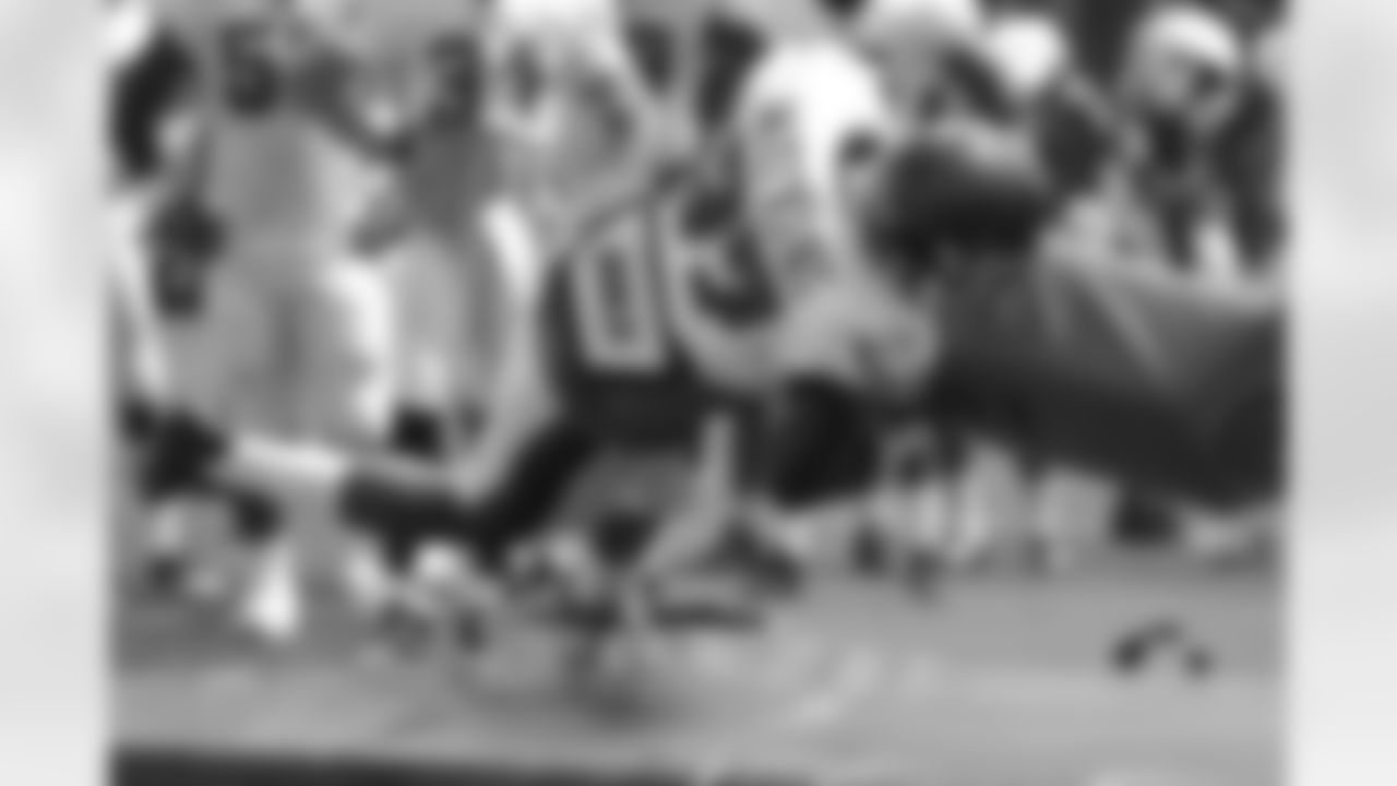 CB Jaylen Watkins makes a diving tackle