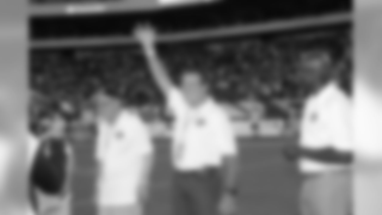 WR Vince Papale waving to the fans