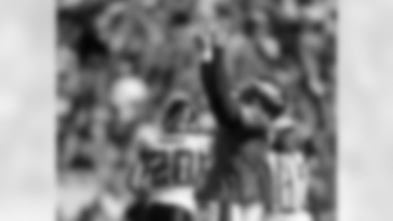 K David Akers celebrates a first-half FG vs. Falcons