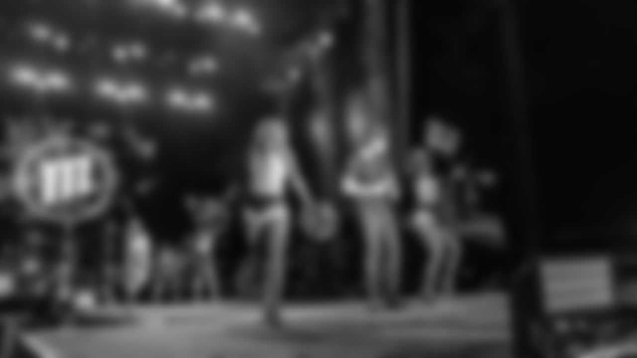 KelseyRae shares a dance moment with Michael Ray.