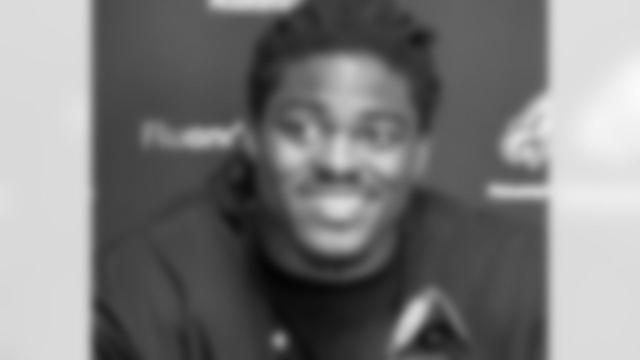 LB Ernie Sims at his introductory press conference