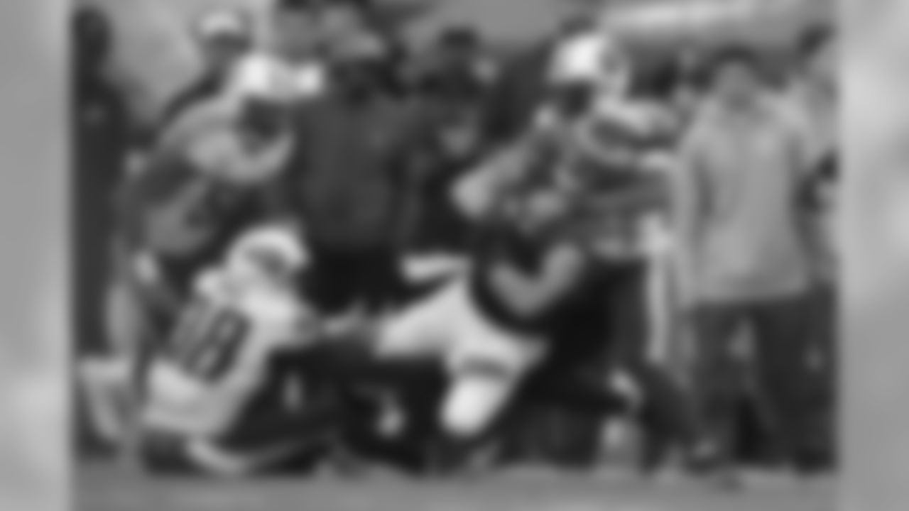 TE Brent Celek fighting through the tackles