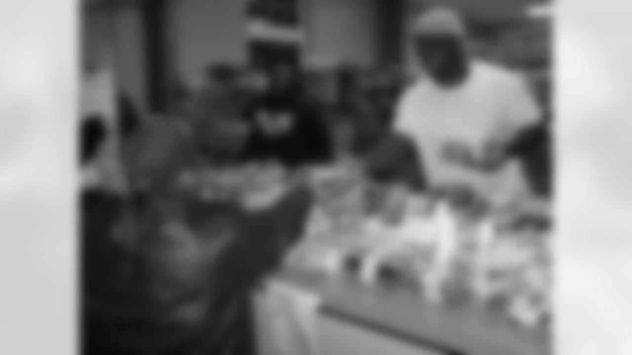 Linebacker Brandon Graham dishes out some nourishment