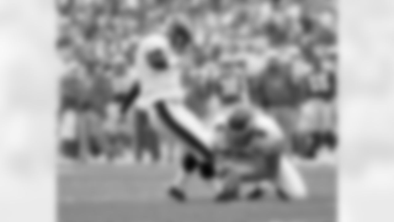 K David Akers kicks a FG with Holder Sav Rocca