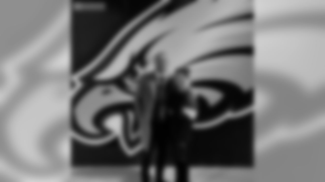TE Zach Ertz: "Happy Valentine's Day my love!! @julieertz"