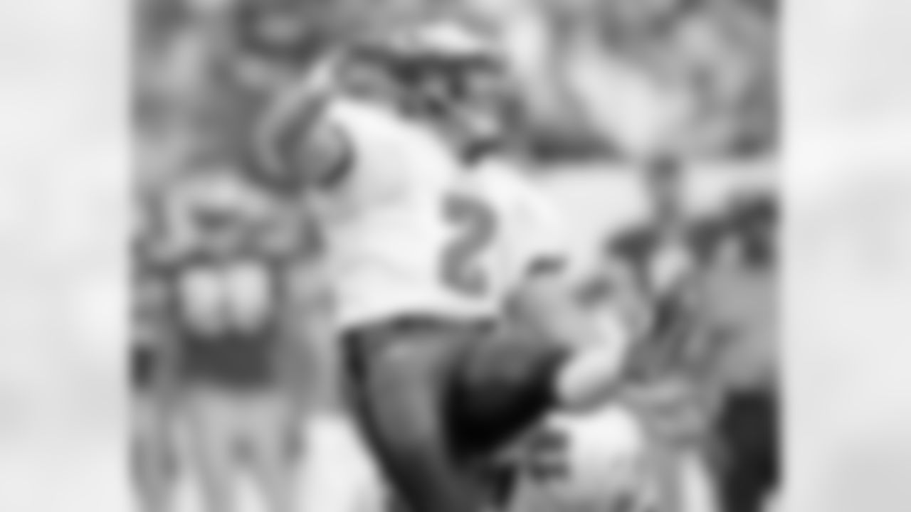 K David Akers 43 yard field goal attempt hit the left upright and was no good