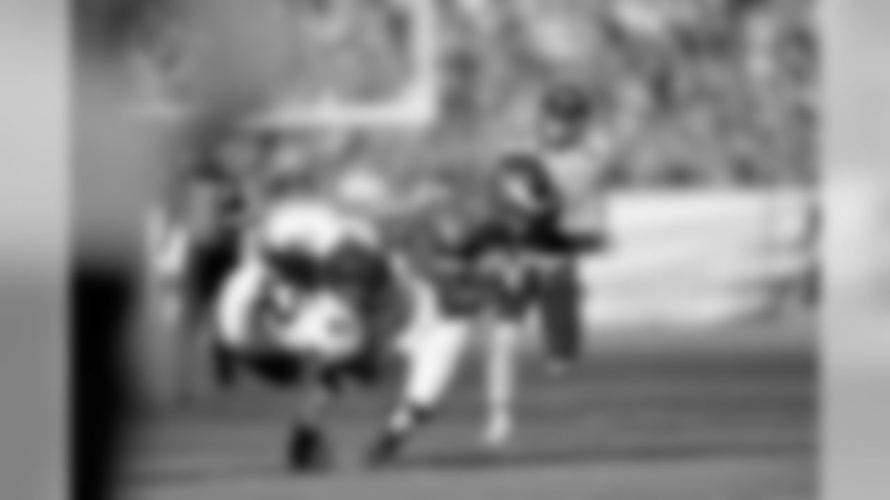 QB Carson Wentz