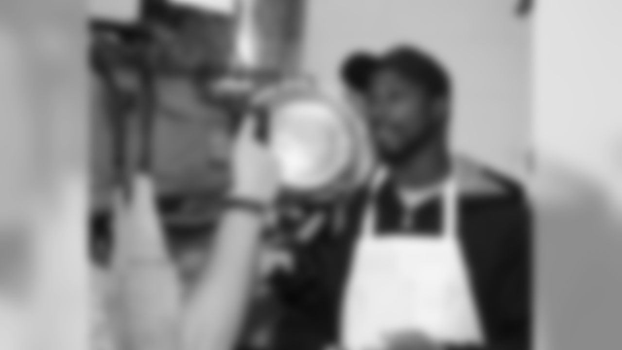 Avant talks about the importance of giving back to others in an interview
