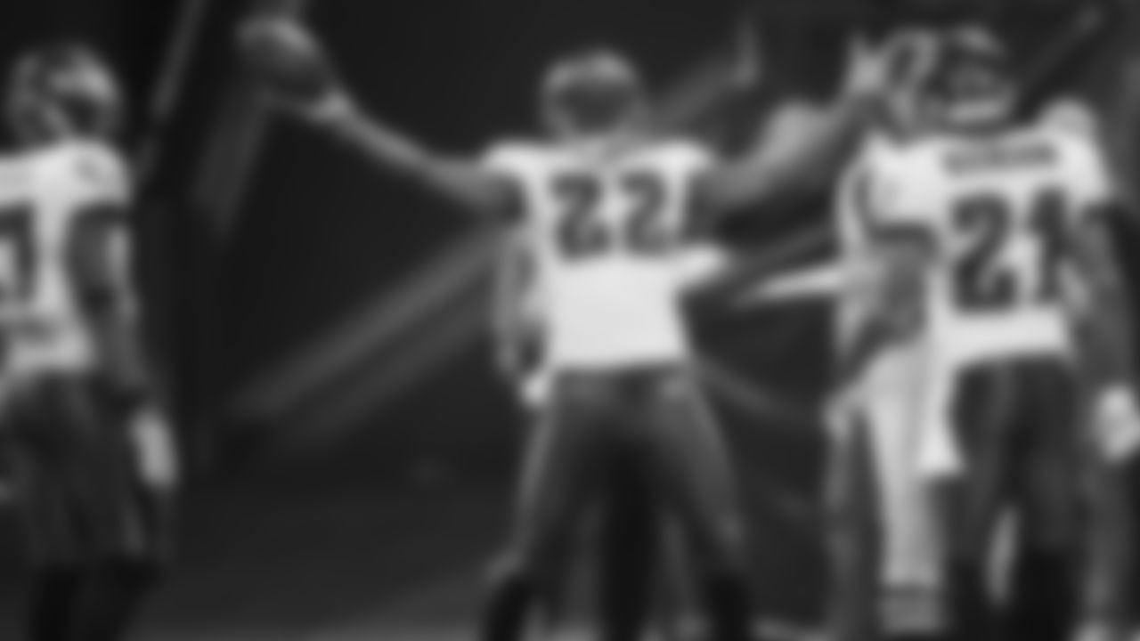 Asante Samuel celebrates his 44-yard interception returned for a touchdown in Minnesota.