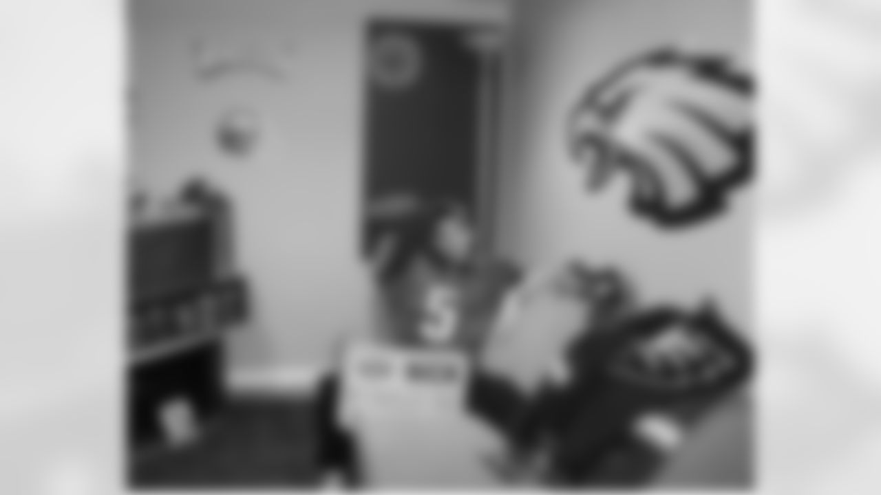 Nick from Toronto shows off his Eagles room