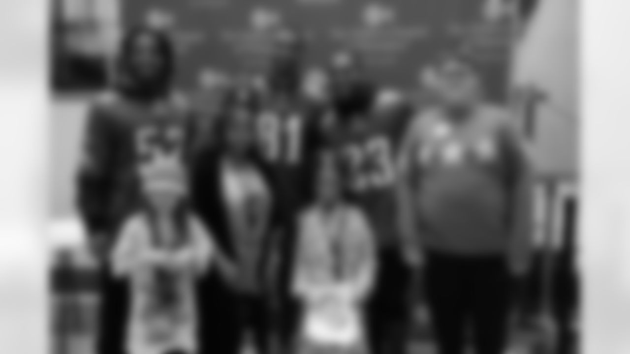 All the players had a great time visiting with the kids!
