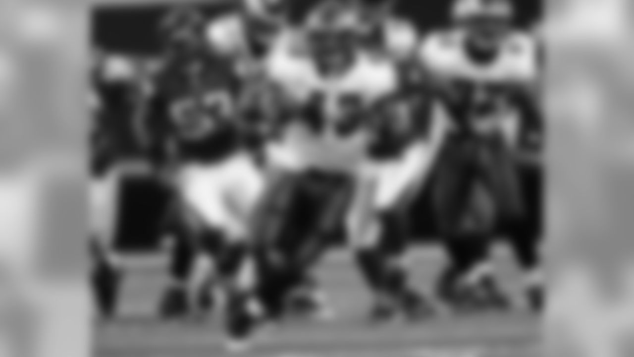 LB Leonard Weaver