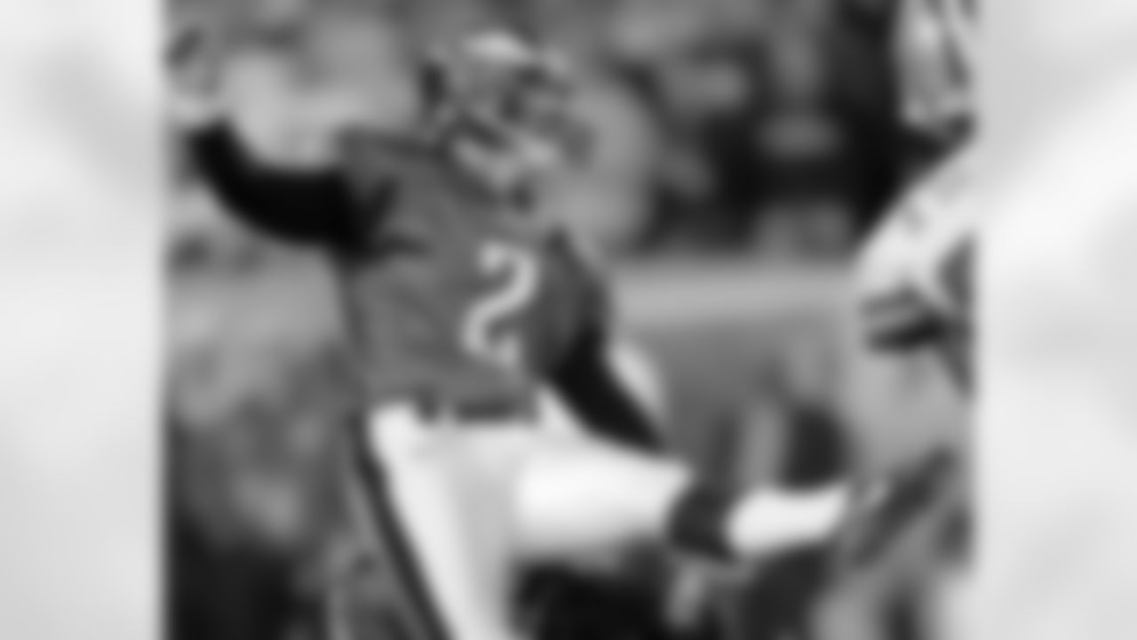 David Akers kicks the extra point