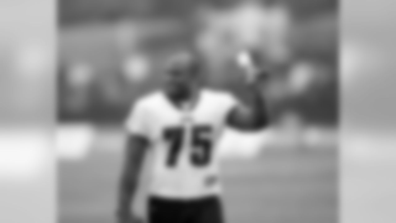 DE Juqua Parker waves to the crowd as he walks off the field