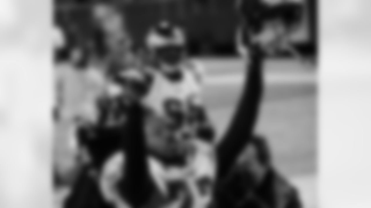 CB Asante Samuel celebrates as he leaves the field following 45-38 win over the Giants on Dec. 13