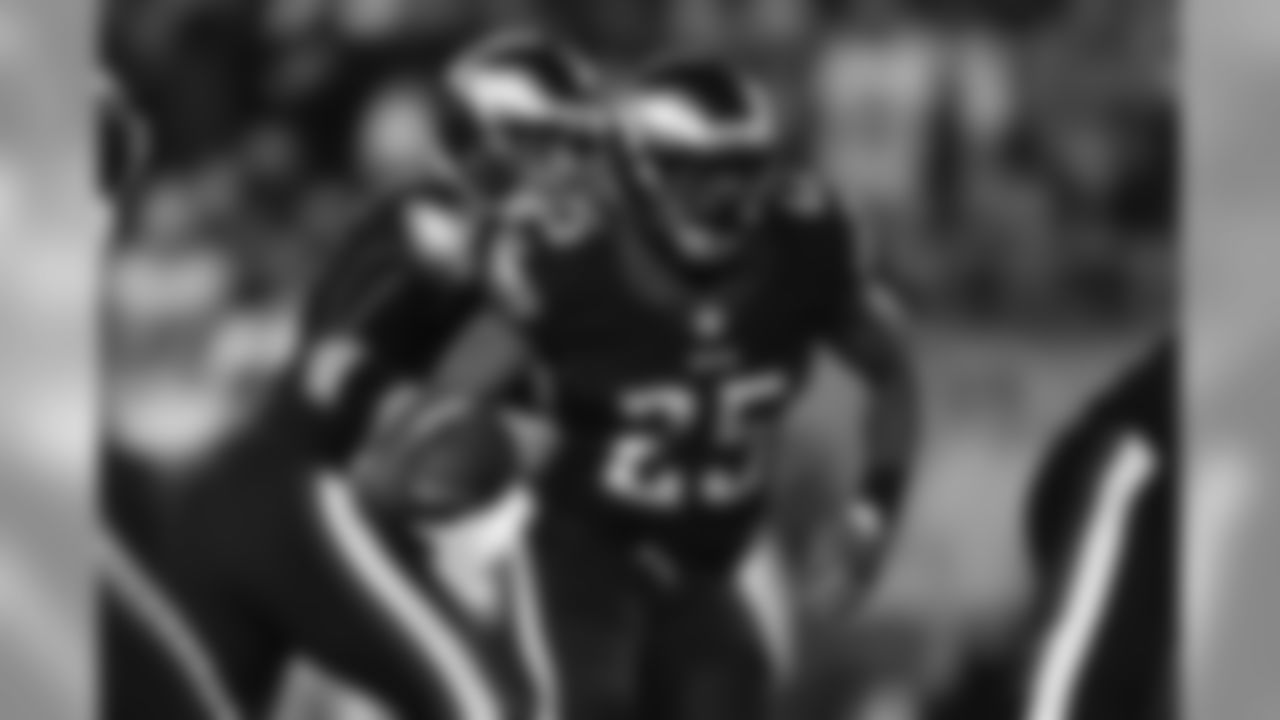 RB LeSean McCoy moving down field with the ball