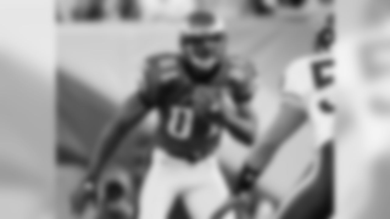 WR Jason Avant in action