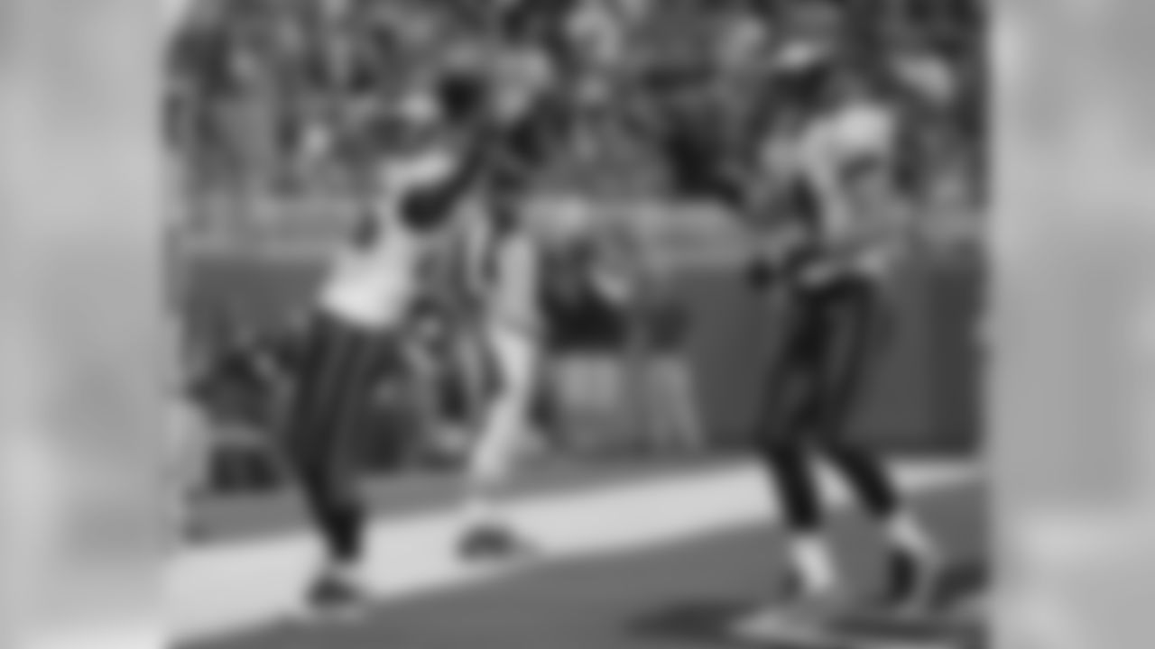 RB LeSean McCoy celebrates his TD with WR Riley Cooper