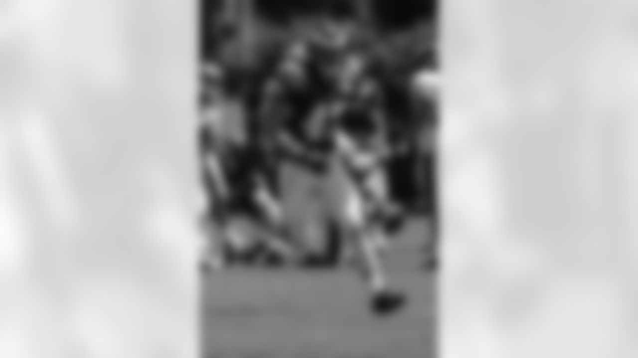 TE Will Shaw