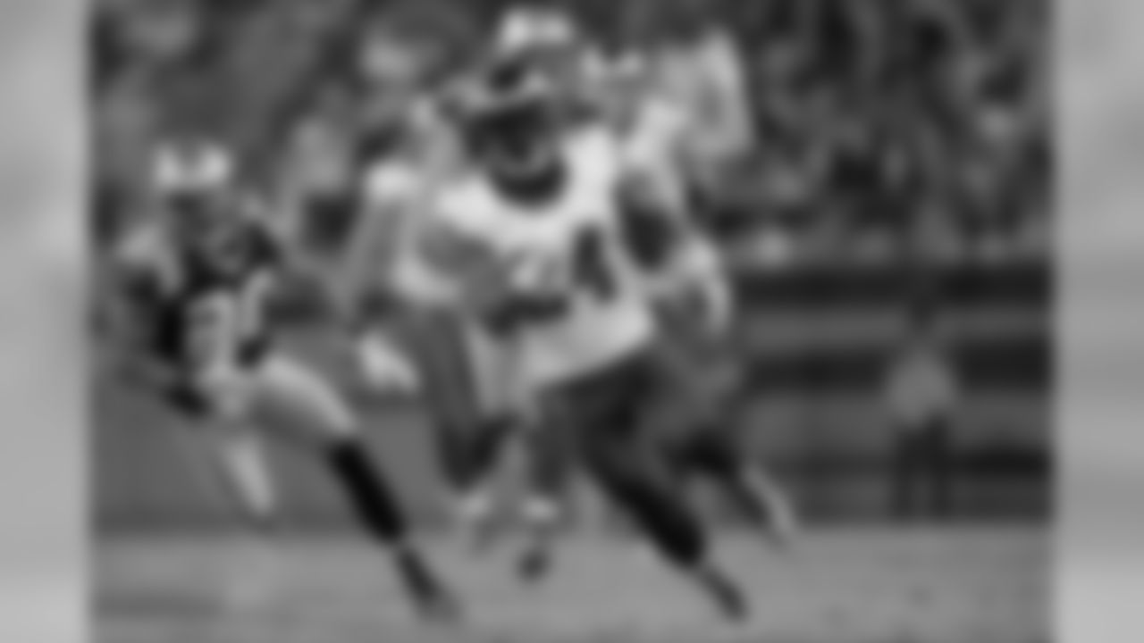 RB Ryan Mathews has the endzone in sight