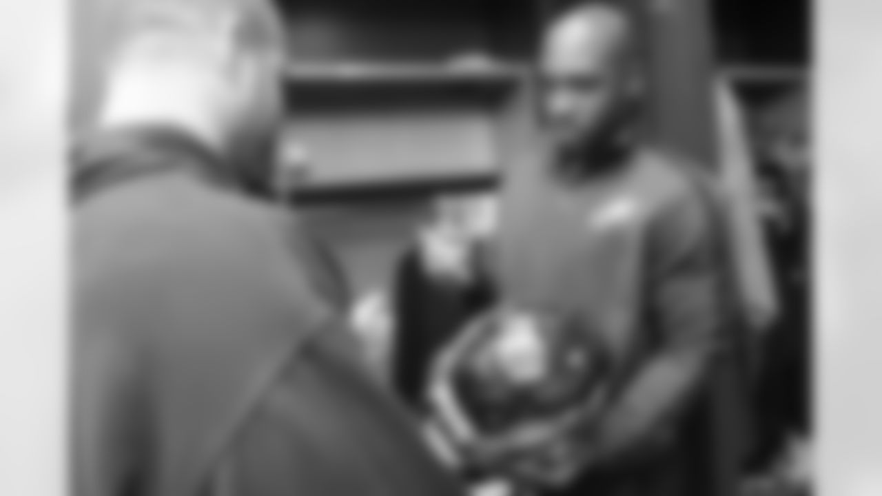 LS Jon Dorenbos, LB DeMeco Ryans