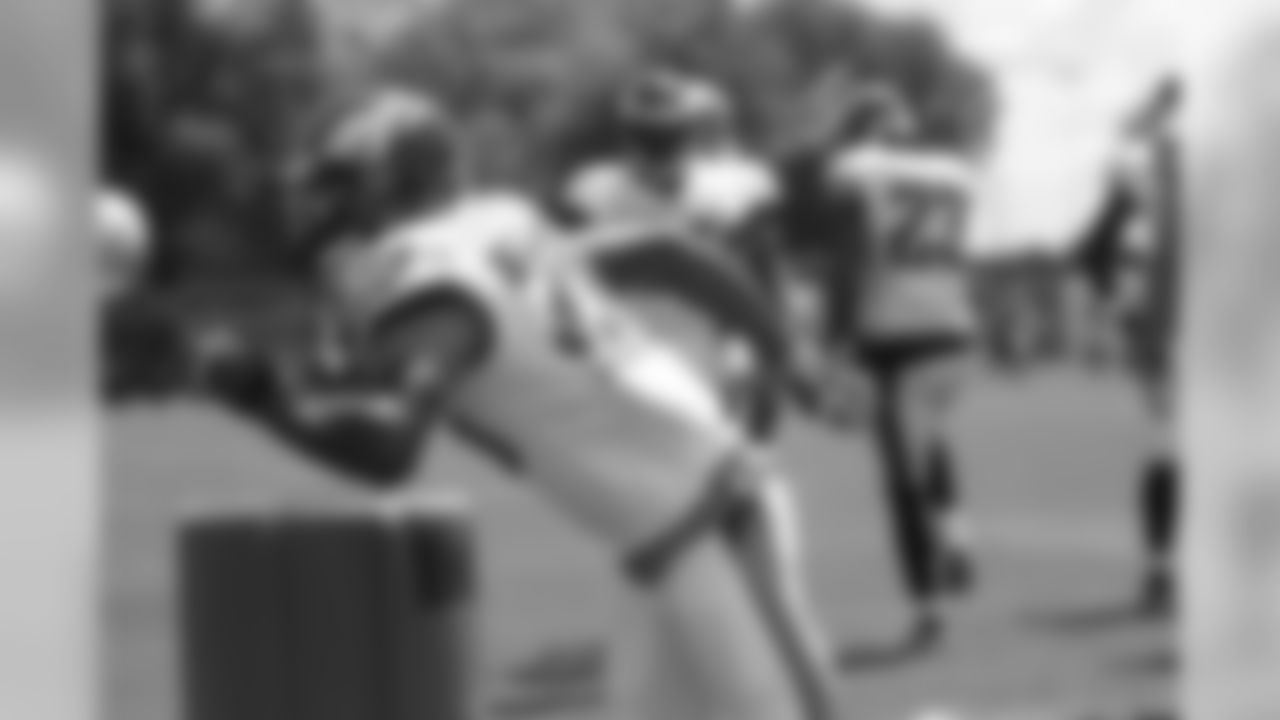DB Walter Thurmond races around the obstacles