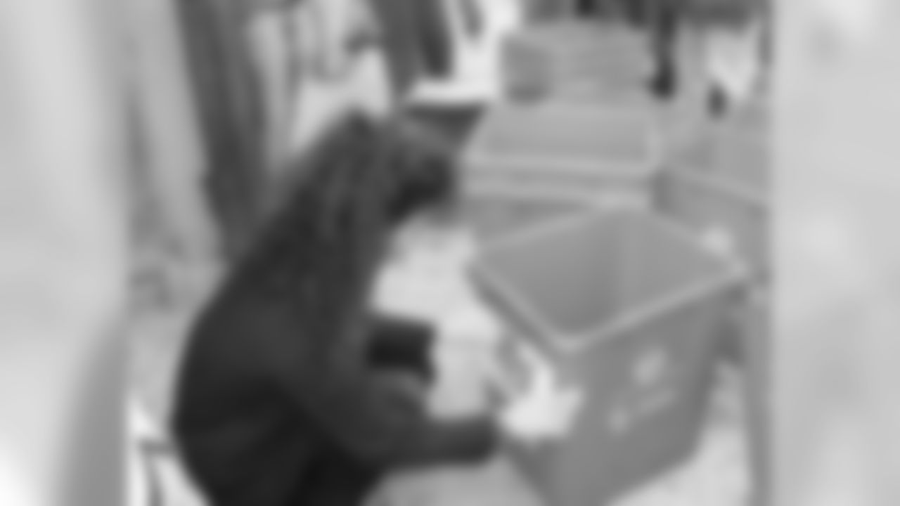 The Eagles and the City of Philadelphia teamed up to hand out bins to residents of the city to encourage them to recycle