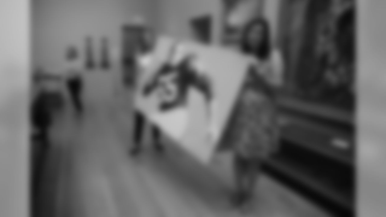 Behind the scenes with Eagles Senior Vice President of Marketing, Media & Communications Anne Gordon and Linda Thomas, Director, Digital and Social Media, as they deliver Baughan's one-of-a-kind portrait to the museum