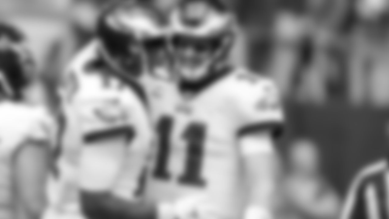 WR Alshon Jeffery celebrates with QB Carson Wentz