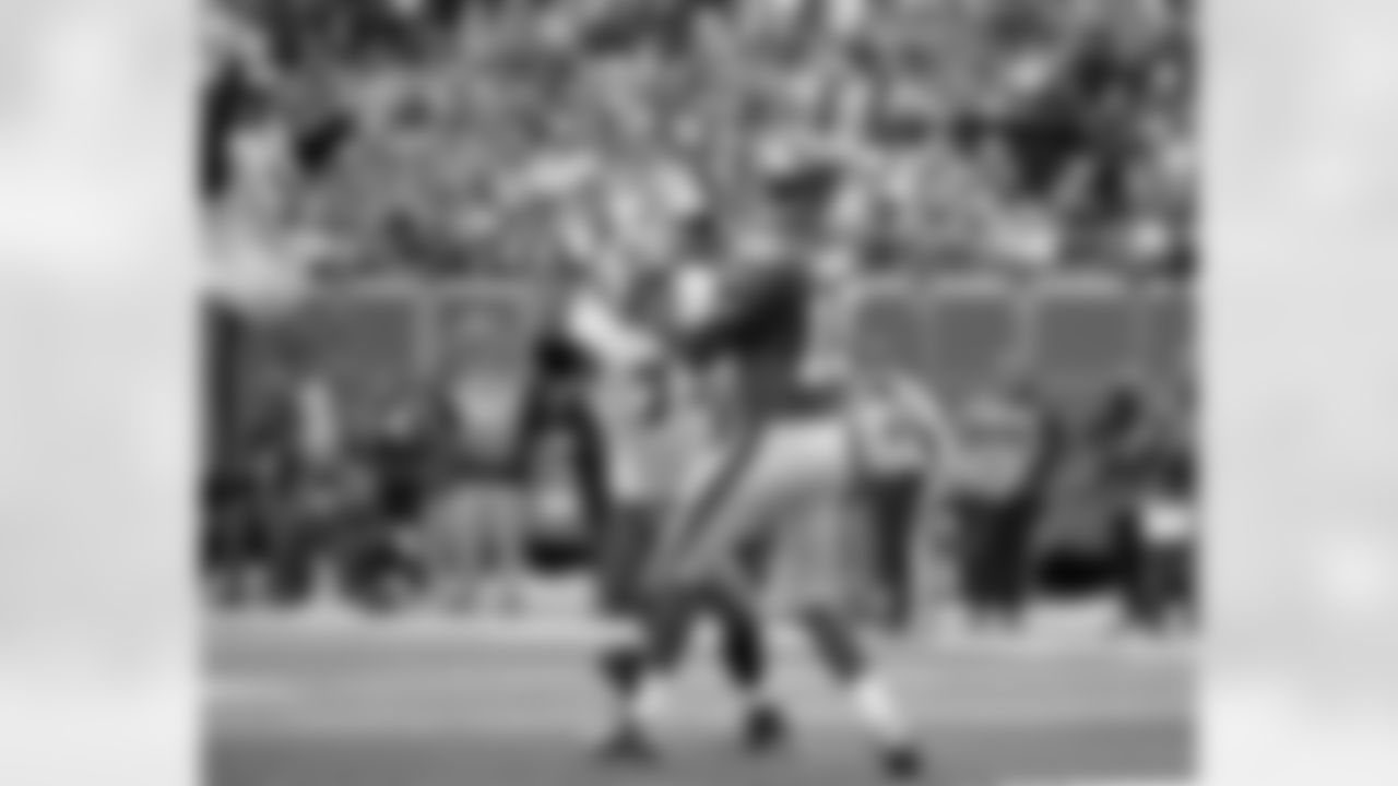 DE Juqua Parker brings the heat on Giants QB Eli Manning
