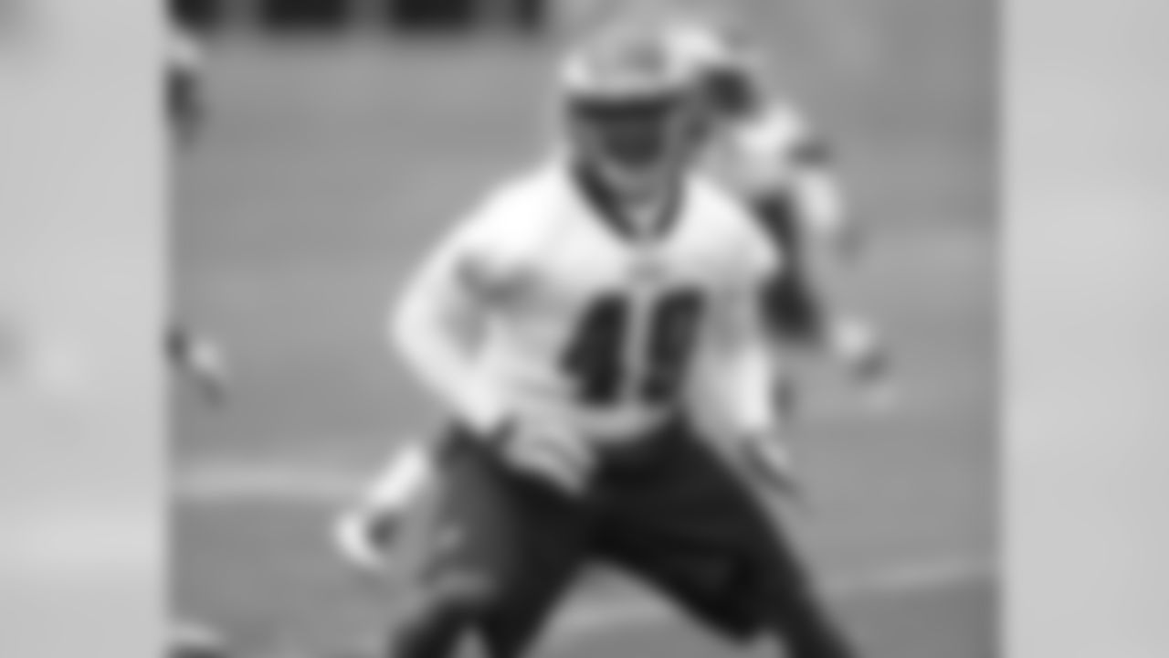 LB Jamar Chaney in action