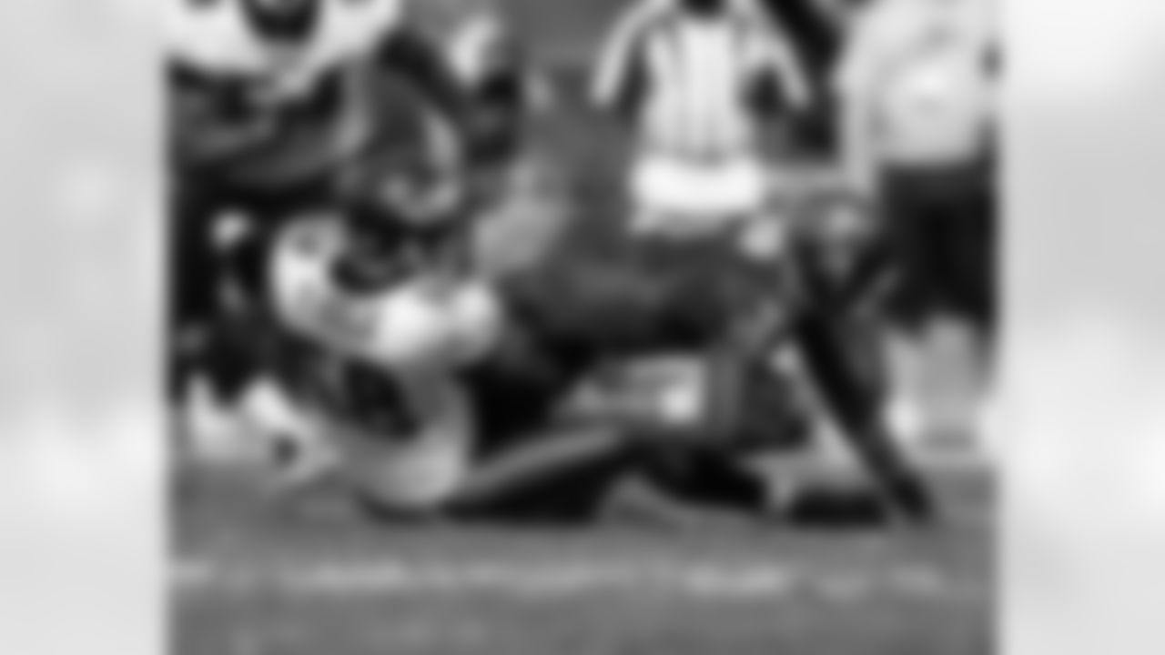 DE Trent Cole wraps up QB Josh Johnson