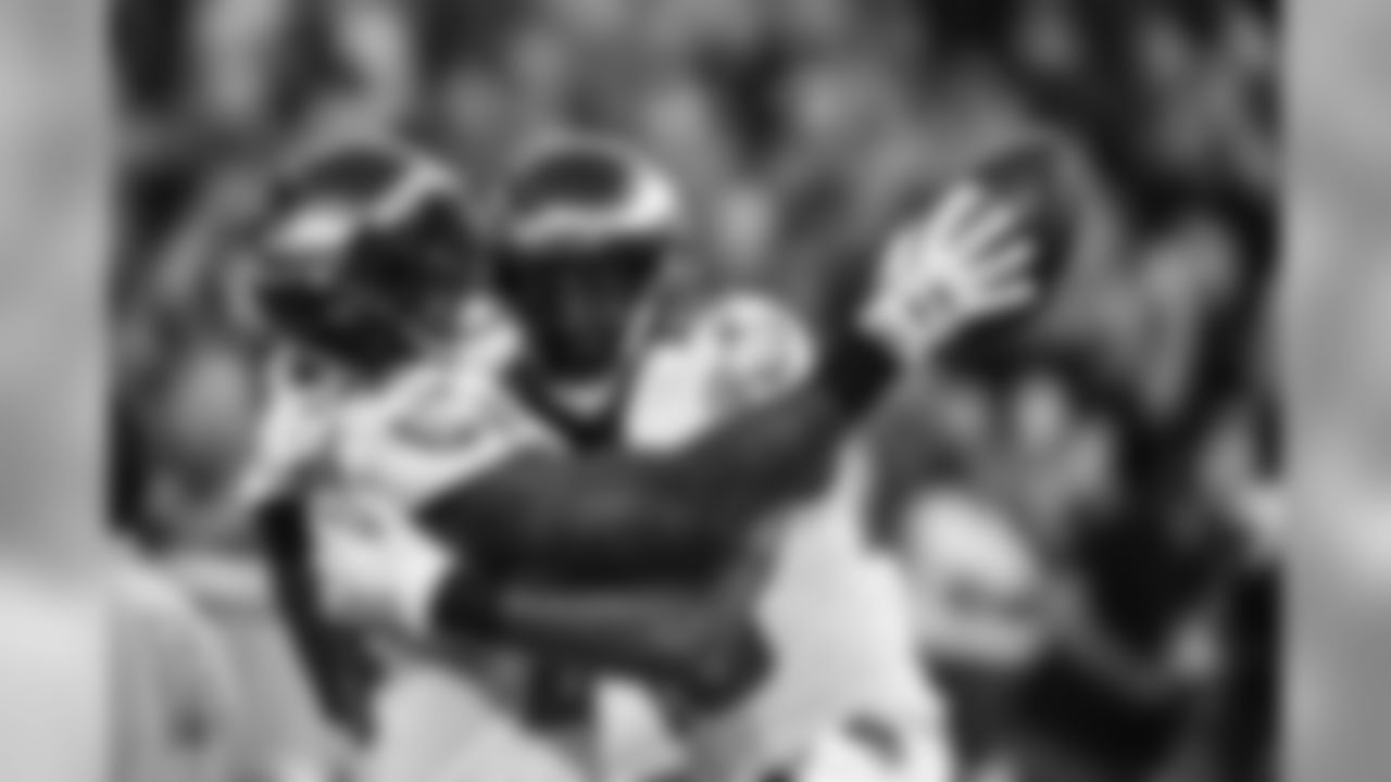 RB Ryan Mathews and WR Seyi Ajirotutu celebrate