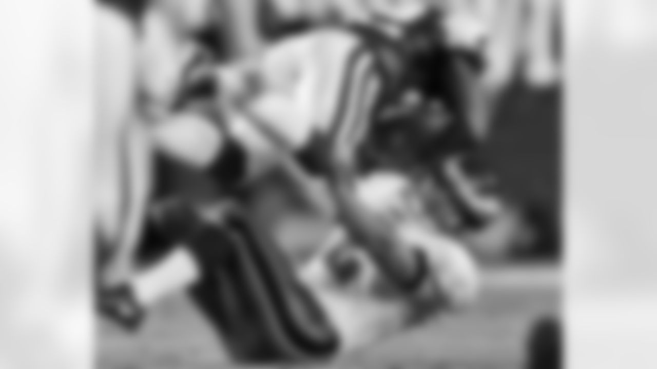K David Akers tackles Jets DB Ahmad Caroll on a kickoff return