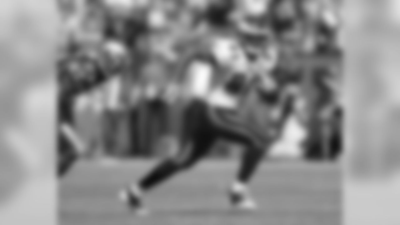 WR Jason Avant on the run