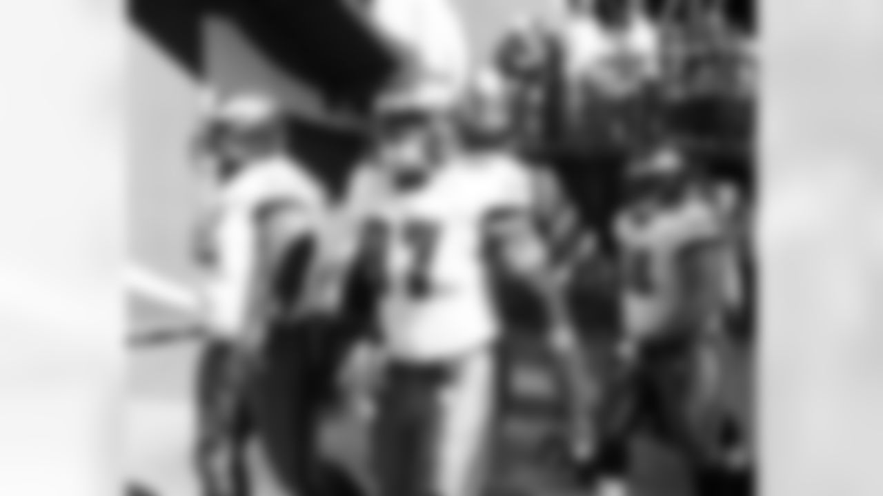 The linemen take the field