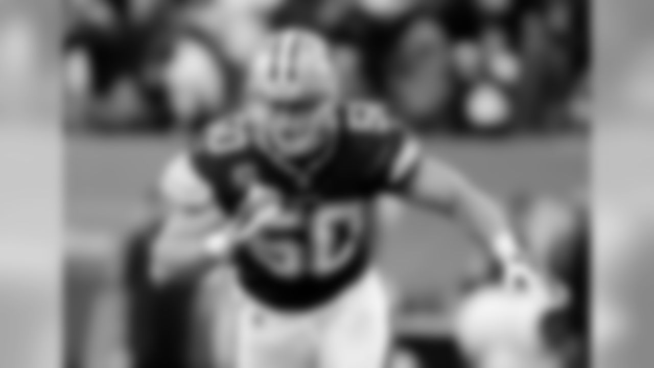 LB Sean Lee is arguably Dallas' best defender. He is currently tied with S Jeff Heath for the team lead in solo tackles with 63. Lee has 93 total tackles.