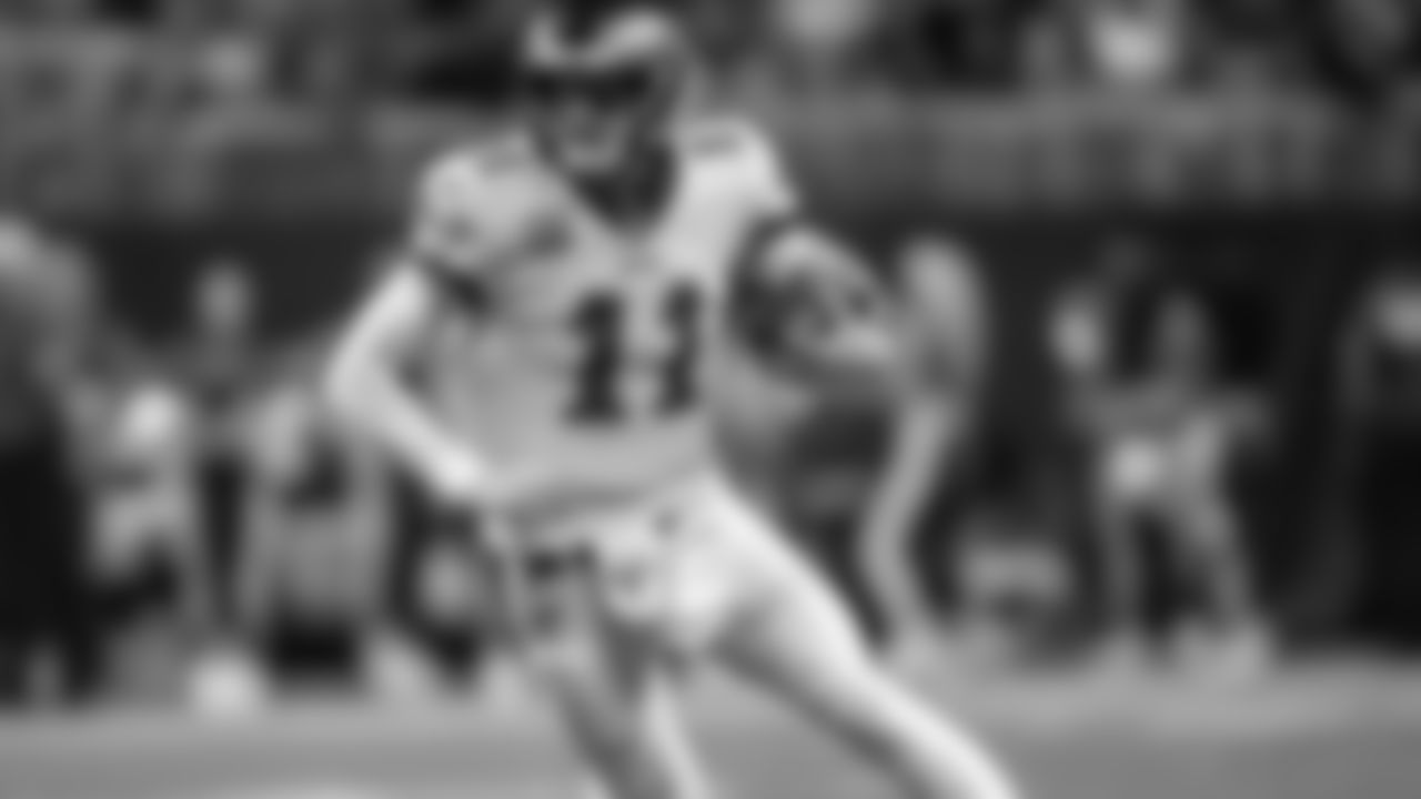 QB Carson Wentz scrambles