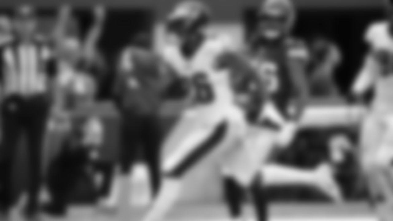 RB Miles Sanders