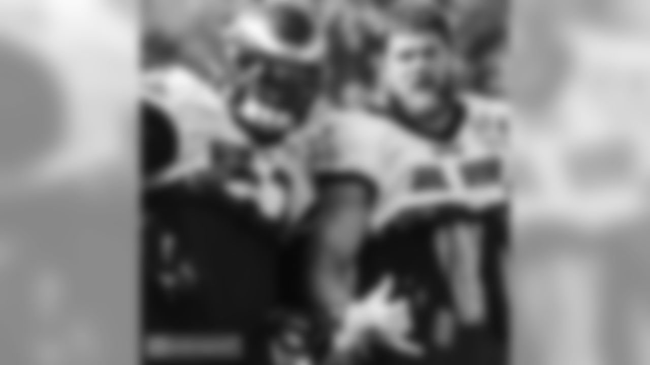 LB Zach Brown: "We in South Philly getting ready to rock out this season!"