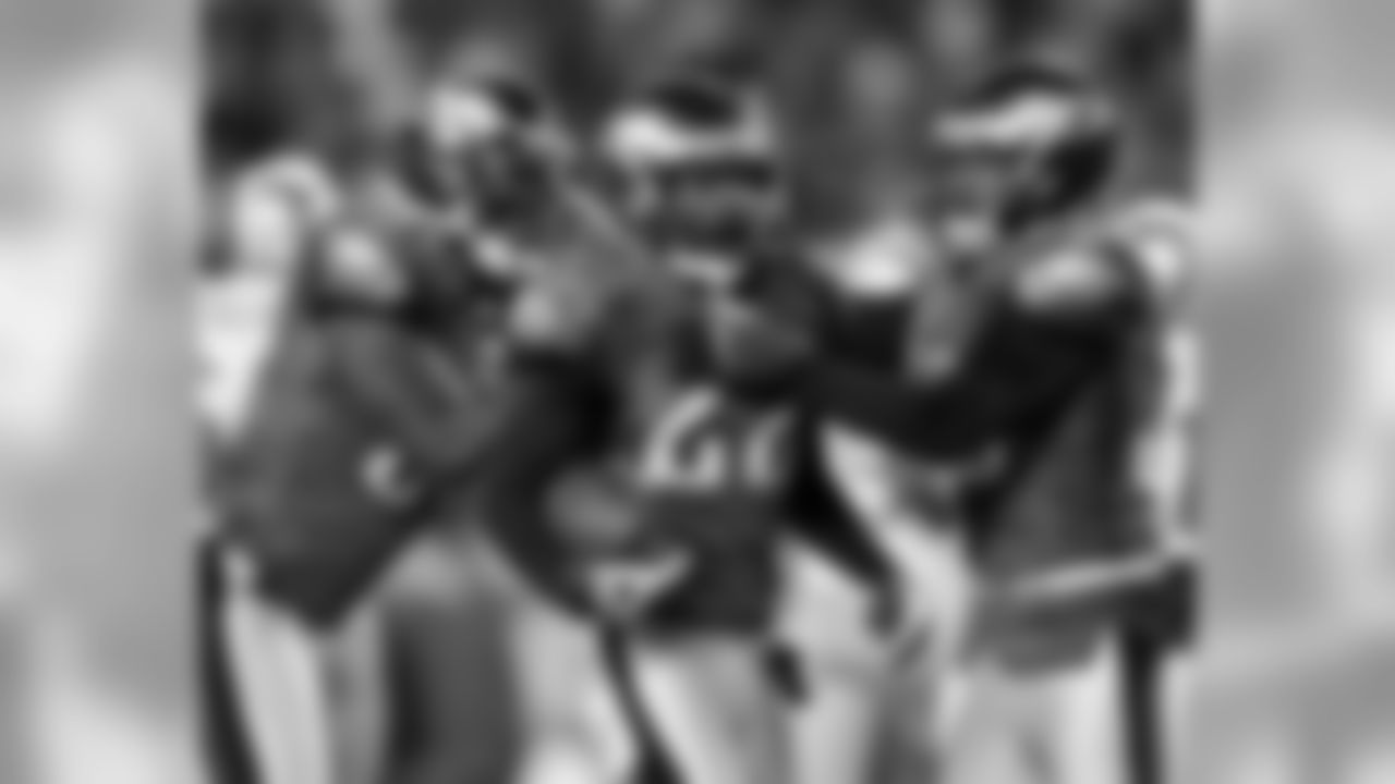 CB Asante Samuel receives congratulations on the interception