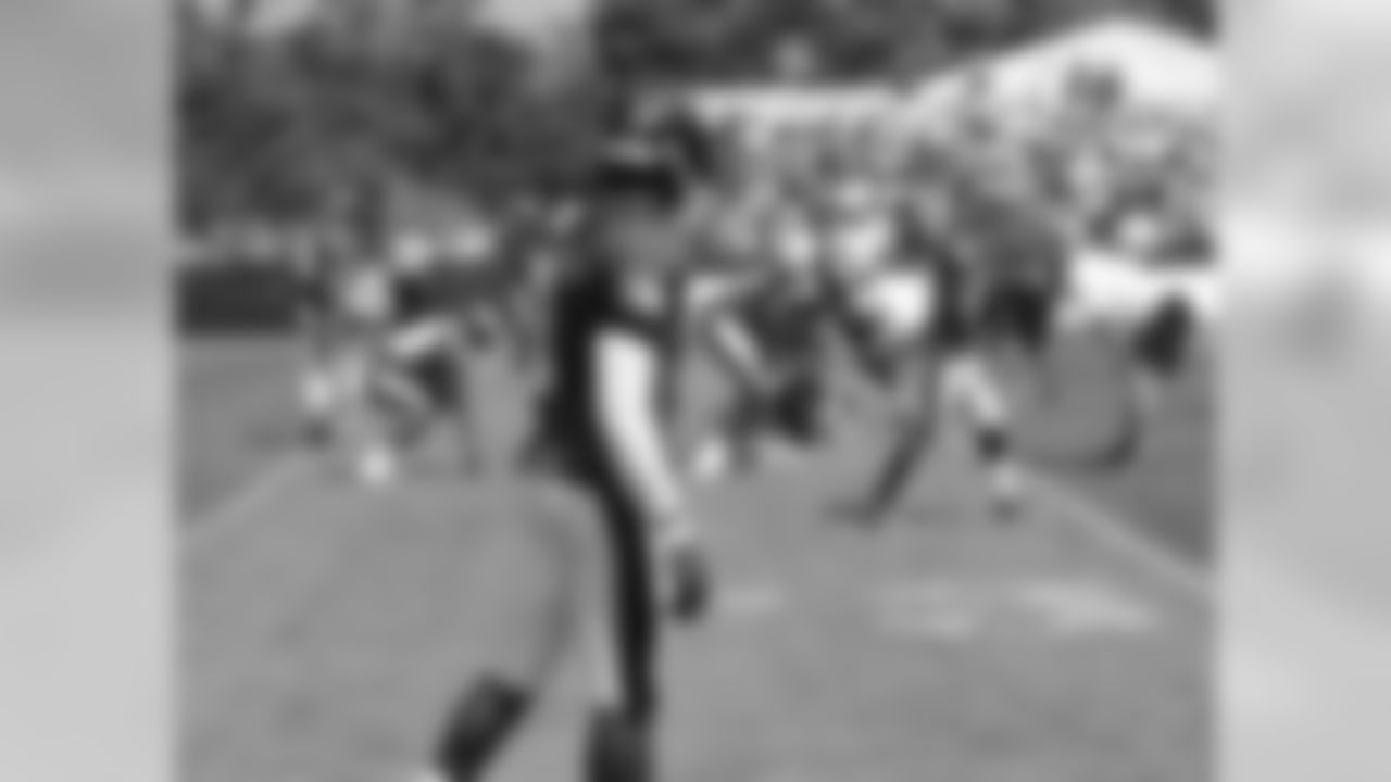 QB Michael Vick lines up out wide as a receiver