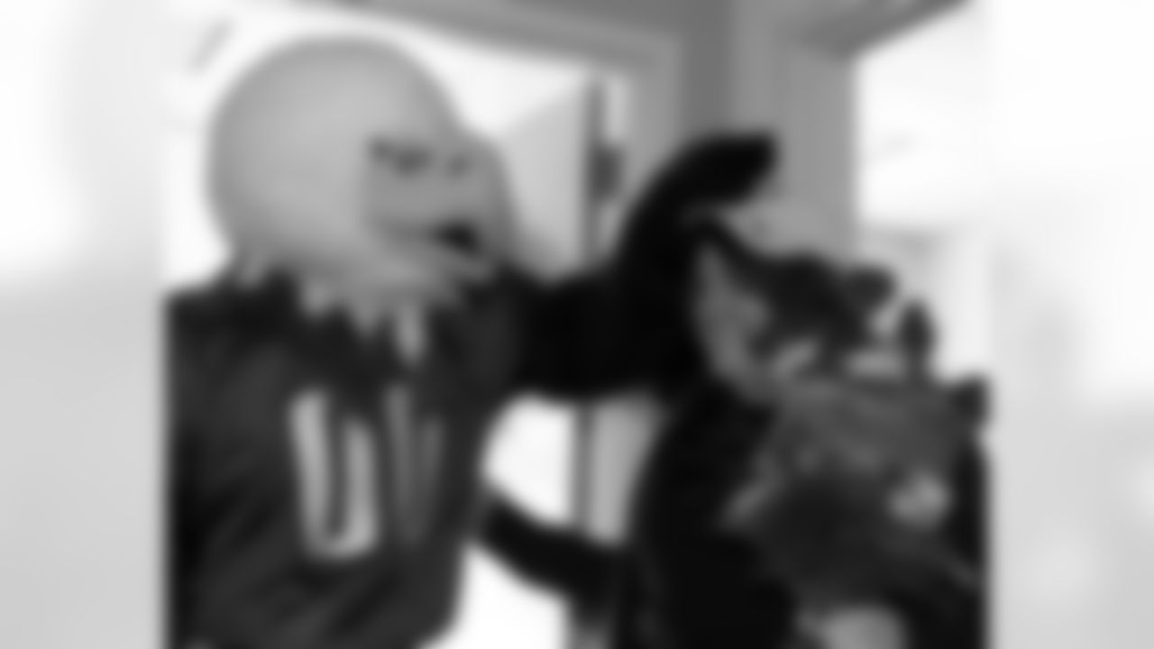 Red roses, pink Eagles hat and SWOOP - talk about a perfect Valentine's Day present