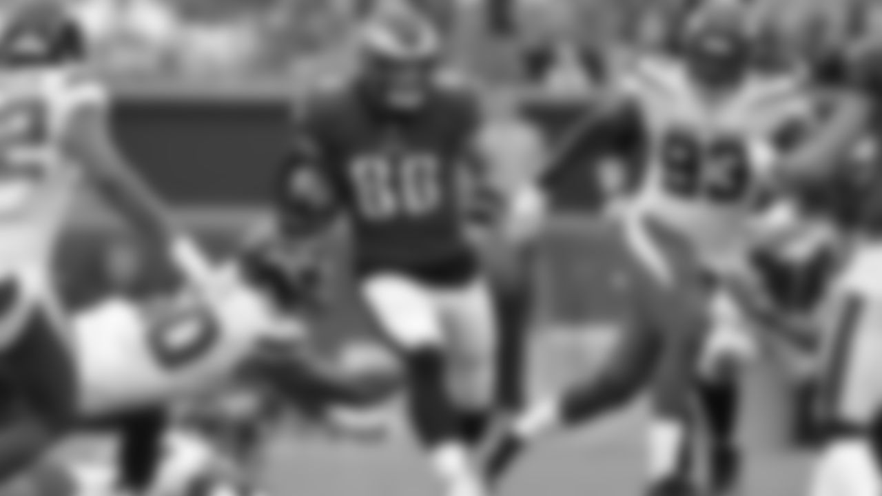 TE Dallas Goedert looks for running room