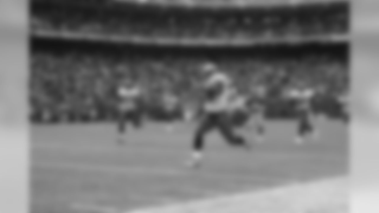 October 16, 2003: In one of the most memorable plays in Eagles history, Westbrook takes a punt return 81 yards for a touchdown with just over a minute remaining to give the Eagles a 14-10 victory