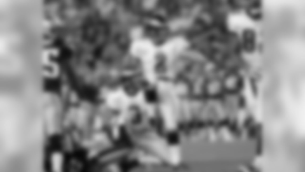 K David Akers provided the game's first points in preseason game vs. Patriots