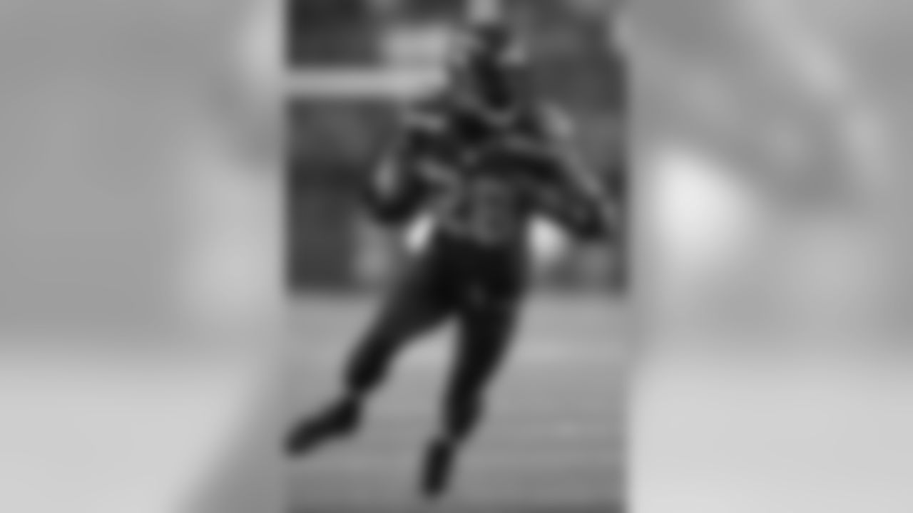 The University of Oregon was Thurmond's next stop as he recorded 254 tackles, 12 interceptions, and five touchdowns in 41 games